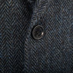 Model: CAMERON HT COAT_BLUE HERRINGBONE 100% Pure New Harris Tweed Wool Tailored silhouette Details include two flap pockets, two inside pockets, three button closure, four button cuff, centre vent Finished with a beautiful matching lining HARRIS TWEED Men's Wool Coat - Cameron. Beautifully crafted blue herringbone coat for gents. Made from the highest quality 100% pure virgin Harris Tweed wool dyed, spun, hand-woven at the home of the weaver and finished in the Isle of Harris, Scotland. Details Harris Scotland, Plain Coats, Tweed Men, Isle Of Harris, Herringbone Coat, Scottish Jewellery, Cashmere Blanket, Tweed Coat, Harris Tweed