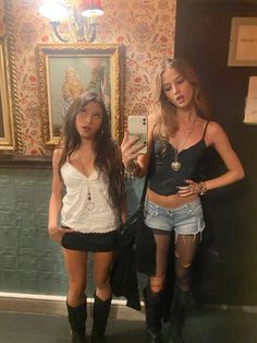 Warm Going Out Outfits, Garage Outfits, Jenny Humphrey Outfits, Berlin Style, Fit Pics, Fancy Fits, Birthday Party Outfits, Party Fits, Foto Ideas Instagram