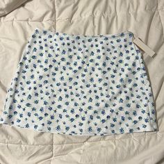 Size Medium New With Tags Questions? Leave A Comment Below Trendy White Skort For Vacation, Blue Floral Print Skort For Spring, White Floral Print Mini Skirt, Fitted White Floral Print Skort, Blue Floral Print Mini Skort, White Floral Print Skort For Day Out, Casual White Floral Print Mini Skirt, White Floral Print Short Skirt, Trendy White Floral Print Mini Skirt