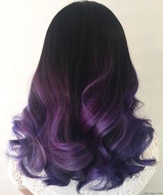 The purple hair for a version of Maga Magò super cool -cosmopolitan.it Dipped Hair, Best Ombre Hair, Purple Ombre Hair, Crazy Color, Brown Ombre Hair, Lilac Hair, Ombré Hair, Hair Color Purple