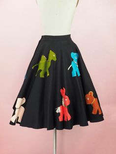 "Shipping delay sale: ALL ORDERS PLACED FROM APRIL 8TH - 17TH WILL SHIP ON MONDAY THE 18TH. ENJOY 20% DISCOUNT FOR THE DELAY. THANK YOU FOR YOUR PATIENCE! DESCRIPTION ♢ 1950s black felt circle skirt with adorable animal appliques. They are 10 in total and they all measure around 8\" x 10\". The animals are intricately detailed with embroidery, beads, sequins, bells, pearls, buttons, ric-rac and yarn. They are brightly colored and their expressions are so sweet. There is a side pocket and the wai 50s Fashion Poodle Skirts, 1950s Fashion Poodle Skirts, Poodle Skirts 1950, Vintage Felt Skirt, 1950ssweaters And Skirts, Halter Top And Skirt, Princess Seam Dress, Skirt Fits, Black Felt