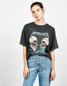 Metallica T-shirt met doodskoppen en verwassen effect. Ontdek dit en nog véel meer kledingstukken in Bershka met elke week nieuwe producten. Edm Music Festivals, Career Fashion, Honky Tonk, Festival Looks, Music Festivals, Glam Rock, Edgy Outfits, College Outfits, Retro Outfits