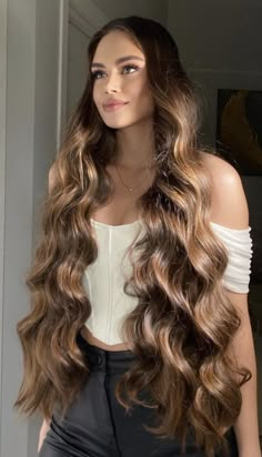 Long Hair Wavy, Extremely Long Hair, Long Hair Pictures, Straight Blonde Hair, Natural Wavy Hair, Long Wavy Hair