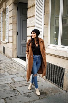 Teddy Coat on Avenue Montaigne Long Brown Teddy Coat Outfit, How To Wear Cream Boots, Brown Teddy Coat Outfit Winter, Cream Booties Outfit, Brown Teddy Coat Outfit, Teddy Coat Outfit, Cream Beanie, Long Teddy Coat