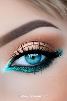 Eye Makeup How To, Eyeshadow Looks Hooded Eyes, Blue Liner Makeup Look, Western Makeup Looks, Eyeshadow Looks For Blue Eyes, Turquoise Eye Makeup, Make Up Yeux, Smokey Eye Makeup Look, Blue Smokey Eye