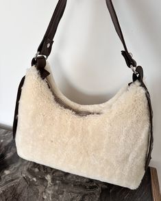 -Natural handmade sheepskin bag, 35.cm.25.cm.1.1.ft,0.9.ft  -Completely natural, real and odorless. Colors.   -Express shipping.color. Thanks for visiting our shop. Hope we can help you find perfect decoration. All of our sheepskins are real, natural, odorless and soft. They are all selected and processed carefully. Winter Rectangular Hobo Bag For Everyday Use, Rectangular Shoulder Bag With Soft Interior For Everyday, Everyday Rectangular Shoulder Bag With Soft Interior, Winter Leather Tote Bag, Leather Shoulder Bag For Everyday Winter Use, Cream Tote Shoulder Bag For Winter, Winter Cream Tote Shoulder Bag, Brown Rectangular Bag With Faux Fur Lining, Cream Rectangular Shoulder Bag For Winter