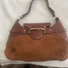 Beautiful Brown Suede, Gucci, Shoulder Bag. Great Quality, Understated And Just Beautiful. Bags Vintage, Gucci Shoulder Bag, Beautiful Body, Just Beautiful, Gucci Bags, Body Size, Brown Suede, Vintage Gucci, Gucci Bag