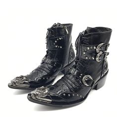 Découvrez nos collections de bottes et baskets spéciales moto ! Vous souhaitez adopter un look biker ? Découvrez nos chaussures en cuir pour un look 100% biker ! Men Ankle Boots, High Top Boots, Boot Shoes, Boot Types, Punk Style, Biker Boot, Leather Men