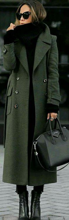 Teddy Coat Outfit, Coat Ideas, Fall Fashion Coats, Woman Walking, Coat Outfit, Blazer Outfit, Green Coat, Coat Outfits, Inspired Outfits