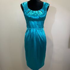 London Times Womens Sleeveless Satiny Pleated Midi Dress Sz 2 Nwot **** Mannequin Is A Medium So The Dress Was Too Small And Could Not Be Closed But The Zipper Works Fine. 1873 Sleeveless Satin Lined Midi Dress, Fitted Blue Satin Sleeveless Dress, Pleated Midi Dress, The Dress, Blue Green, Size 2, Midi Dress, London, Womens Dresses