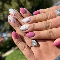 Healthcare Nail Designs, Spring Retro Nails, Gel Mani Ideas, Flower Bouquet Nails, Scotland Nails, Intricate Nail Designs, Neutral Nail Art Designs, Cute Gel Nails