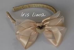 Como fazer laço mil faces com 3 camadas Diy ,Tutorial ,Pap By Iris Lima ... Diy Hair Waves, Encanto Diy, Make A Hair Bow, Hair Accessories Tutorial, Girls Hair Bows Diy, Flower Diy, Ribbon Hair Bows, Ribbon Crafts, Diy Hair Bows