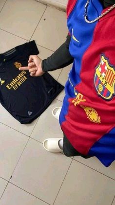 Barca Pfp, Barca Wallpapers, Barca Jersey, Barca Players, Fc Barca, Best Soccer Shoes, Barcelona Aesthetic, Barcelona T Shirt, Barcelona Shirt