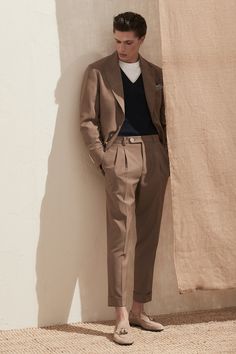 Brunello Cucinelli Spring 2020 Menswear Fashion Show | Vogue Kirrin Finch, Business Casual Outfits For Men, Mens Lookbook, Fall Business Casual Outfits, Figure Studies, Business Casual Fall, Brown Suits