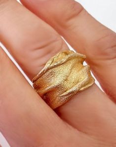 Judean Desert, Large Wedding Rings, Sand Texture, Texture Jewelry, Clean Gold Jewelry, Contemporary Jewelry Design, Large Wedding, Modern Men, Handmade Gold Jewellery