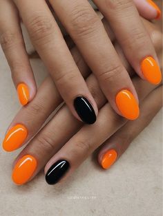 Cute Orange And Black Nails, Black Orange And White Nails, Black And Orange Dip Nails, Halloween Solid Color Nails, Orange Nails For Halloween, Fall Nails Orange And Black, Almond Dip Powder Nails Fall, Grey Orange Nails, Orange Glitter Nail Designs