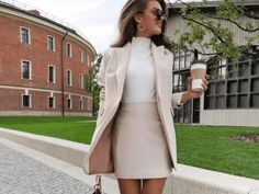 Classy Jeans, Outfit 2020, Outfit Chic, Outfit Winter, White Boots, Looks Chic, Work Outfits Women, Professional Outfits, Business Casual Outfits