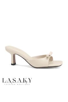 Lasaky - Stylish Womens Peep-Toe Heeled Sandals featuring a Delicate Butterfly Bow Embellishment Beige Slippers, Ribbon Heels, Butterfly Bow, Shoes Heels Classy, Delicate Butterfly, White Sandals Heels, Dressing Style, Heels Classy, Square Head