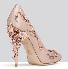 Pink Wedding Shoes, Rose Gold Heels, Heels Aesthetic, Headpiece Jewelry, Ralph And Russo, Fancy Shoes, Pink Pumps, Wedding Heels