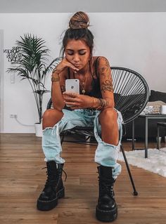 Long Skirt And Band Tee Outfit, Brewfest Outfit Summer, Edgy Date Outfits, Girls With Tattoos Style Outfit, Dr Martens Outfit Spring, Edgy Style Aesthetic, Women's Grunge Fashion, Civilian Outfit, Rock Concert Outfit