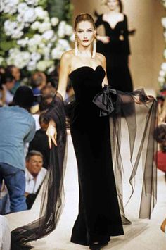 Carla Bruni, Black Gown, Mode Vintage, Hollywood Glamour