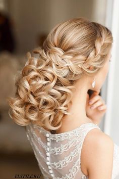 Wedding Hairstyles that are Right on Trend - MODwedding Best Wedding Hairstyles, Trendy Wedding Hairstyles, Braided Hairstyles For Wedding, Beautiful Long Hair