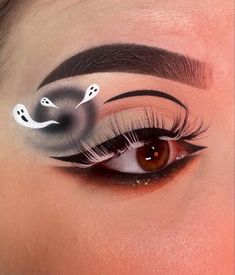 Halloween Makeup Looks Eyeliner, Kraken Makeup, Ghost Face Makeup, Spooky Eye Makeup, Halloween Eyeliner Looks, Halloween Eye Makeup Looks, Eyeliner Halloween, Halloween Eyeliner, Halloween Eyeshadow