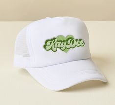 a white trucker hat with the word kaypee on it