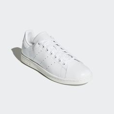 Adidas Watch, Adidas White Sneakers, Smith Shoes, Man Shoes, Shoes Uk, Sneakers Men Fashion, Travis Scott, White Adidas, White Sneakers