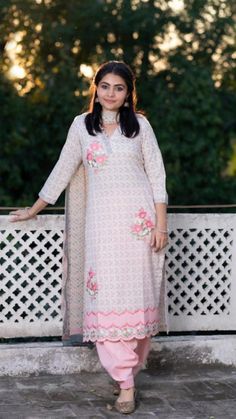 Punjabi Photoshoot, New Style Suits, Bridal Suits Punjabi, Baby Dress Embroidery, Suit Punjabi, College Casual, Punjabi Suits Designer Boutique, Suits Punjabi