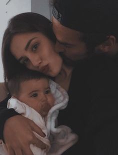 Kai Mori, Couple With Baby, Mommy And Baby Pictures, Hockey Romance, Couple Picture Poses, Cute Couple Poses, Future Mom, Couple Photography Poses