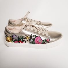 Kenneth Cole Light Gold Lace-Up Sneakers With Floral Embroidery. Pre-Owned With Minimal Signs Of Wear. Light Signs Of Wear On Sole. See Photos. Size 7.5m Leather Custom Sneakers For Spring, Multicolor Embroidery Sneakers For Spring With Round Toe, Multicolor Embroidered Spring Sneakers With Round Toe, Trendy Embroidered Sneakers With Round Toe, Trendy Embroidered Round Toe Sneakers, Custom Low-top Sneakers For Spring, Spring Multicolor Embroidered Sneakers With Round Toe, Spring Slip-on Custom Sneakers, Lace-up Sneakers With Multicolor Embroidery And Embroidered Logo