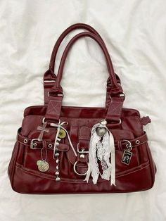 Brown Leather Bag Aesthetic, Everyday Bag Aesthetic, Purses Aesthetic, Fun Purses, Burgundy Handbag, Cool Bags, Aesthetic Bag, Burgundy Bag, Bag Inspiration