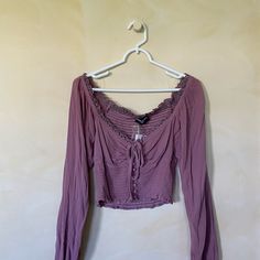 Drive Me Wild Puff Sleeve Top In Mauve. Bought From A Boutique Similar To Princess Polly. Can Be Worn On Or Off The Shoulder And Has A Button And Tie Detailing In The Front. Has Good Stretch. Size Large And New With Tags. Mauve Clothes, Mauve Outfit, Green Long Sleeve Top, Clothes Vintage, Hippie Tops, Amazing Lace, Downtown Girl, Dream Girl, Zombie Apocalypse