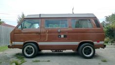 an old van is parked in a driveway