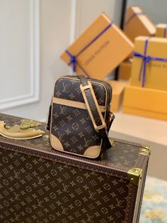 Louis vuitton Danube Monogram Canvas For Women, Women’s Bags, Shoulder Bags 8.3in/21cm LV M45266 Rep 1:1 The Louis vuitton Danube’s squared shape is reminiscent of classic camera bags. Ideal for traveling light, this bag is crafted from monogram coated canvas with trim. It has an adjustable strap with a shoulder pad. This bag is designed with a convenient interior pocket, an open outside pocket, and a zip closure. 21 x 15 x 5 cm / 8.3 x 5.9 x 2 inches (Length x height x width) Monogram coated ca Classic Camera, Camera Bags, Messenger Bag Men, Yellow Leather, Evening Clutch Bag, Travel Light, Tote Backpack, Louis Vuitton Handbags, Monogram Canvas