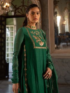 Editor's Note Introducing a stunning emerald green mallie chanderi kurta pant set, beautifully paired with a scallop-detailed dupatta. The yoke of the kurta is highlighted with an intricate anar motif using antique gold handwork, adding a touch of opulence and charm to the ensemble. Step into any special occasion with confidence, dressed in this exquisite emerald green kurta pant set that effortlessly combines traditional craftsmanship with contemporary elegance. Color: Green Fabric: Mallie chan Green Embellished Festive Kurta, Green Chanderi Sets With Cutdana Detail, Semi-stitched Green Kurta With Intricate Embroidery, Embellished Green Kurta, Handwork Dress, Semi-stitched Embellished Green Kurta, Queens University, Paulmi And Harsh, Kurta Pant Set