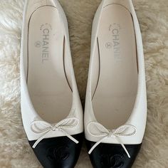 Authentic Chanel Ballet Flats Worn Couple Times Inside So Minimal Wear I Absolutely Love These Rare Finds Unfortunately They’re A Bit Small And Should’ve Sized Up European Size 38 Chanel Ballerina, Black And White Flats, Chanel Flats, Flat Color, Chanel Shoes, Chanel Ballet Flats, Flat Shoes Women, Ballet Flats, Loafer Flats