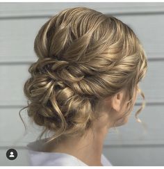 wedding hair and makeup Messy Wedding Hair, Simple Wedding Hairstyles, Hairstyle Look, Braided Hairstyles For Wedding, Trending Hairstyles