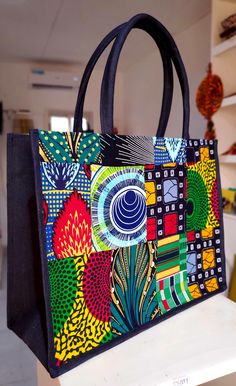 Diy Handbag Patterns, Trending Handbags, Leather Work Bag, African Shirts For Men, African Accessories, Diy Bag Designs, Diy Bags Patterns