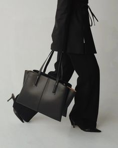 Paloma Tote Black - Luxury Vegan Work Bag – Freja New York Work Tote Bag, Important Documents, Foundation Piecing, Work Tote, Black Luxury, Work Bag, Leather Zipper, Accessories Branding, Popular Style