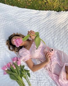 Picnic Photography, Spring Photoshoot, Spring Inspo, Fotografi Digital, Instagram Baddie, Pose Fotografi, Shotting Photo, 사진 촬영 포즈, Spring Girl