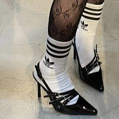 Uniform Display, Socks And Heels, Shoe Inspo, Material Girls, Dream Shoes, Summer Trends, Street Chic, Lookbook Outfits, Shoe Style