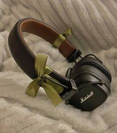 #marshallmajor4 #bows #coquette #headphones Marshall Iv Headphones, Coquette Headphones, Headphones Ideas