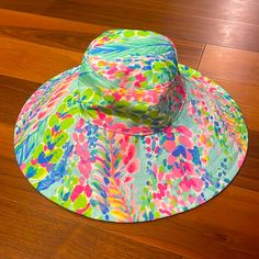 Nwt Lilly Pulitzer Beach Hat - Catch The Wave Rare! Yellow Joggers, Sea To Shining Sea, Pink Sand, Red Polka Dot, Beach Hat, Polka Dot Blouse, The Wave, Resort Style, Blue Sea