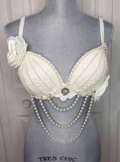 This gorgeous bridal boudoir top can be customized based on your design preference and color scheme. When ordering please provide your bra size and if you would like a pushup bra or a bra without padding. Mermaid Shell Bra, Shell Bra, Mermaid Bra, Mermaid Top, Pushup Bra, Womens Costumes, Burlesque Costumes, Bustier Top, Women's Costumes