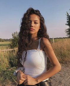 Dina Denoire, Model Tips, Foto Poses, Instagram Pose, Instagram Photo Inspiration, Insta Photo, Insta Photo Ideas, Pretty Face