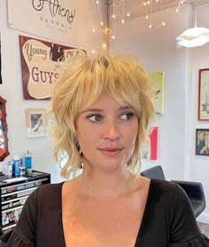 55 Types of Short Shag Haircuts & Modern Ways to Get It Modern Shag Haircut, Short Shaggy Haircuts, Short Shag Haircuts, Shaggy Short Hair, Short Shag Hairstyles, Shaggy Haircuts, Shag Haircuts, Short Shag