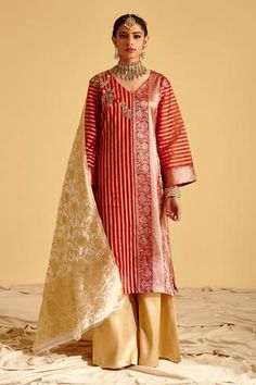 Shop for Lahario Red Banarasi Striped Kurta Set for Women Online at Aza Fashions Brocade Sharara, Brocade Dupatta, Organza Sharara, Striped Kurta, Striped Set, Placement Embroidery, Embroidery Neckline, Zardosi Embroidery, Sharara Pants