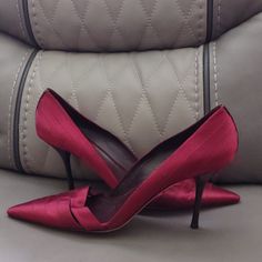 Pre-Owned In Good Condition; Minor Upper Wear, Some Wear On Heel Caps And Normal Wear On Soles / Brick Red Satin Upper / Pointed Toe / Croc Print Leather On Back Heel / 4" Inch Heel / Padded Foot Bed / Made In Italy / Price Reflects Wear; Sold As Is Elegant Gucci Heels, Gucci Heels With Padded Heel And Pointed Toe, Gucci Pointed Toe Heels For Office, Gucci High Heels For Office, Gucci High Heels For Formal Occasions, Elegant Gucci High Heels, Gucci Almond Toe Heels For Formal Occasions, Gucci Pointed Toe Heels With Padded Heel, Gucci Designer Heels With Pointed Toe